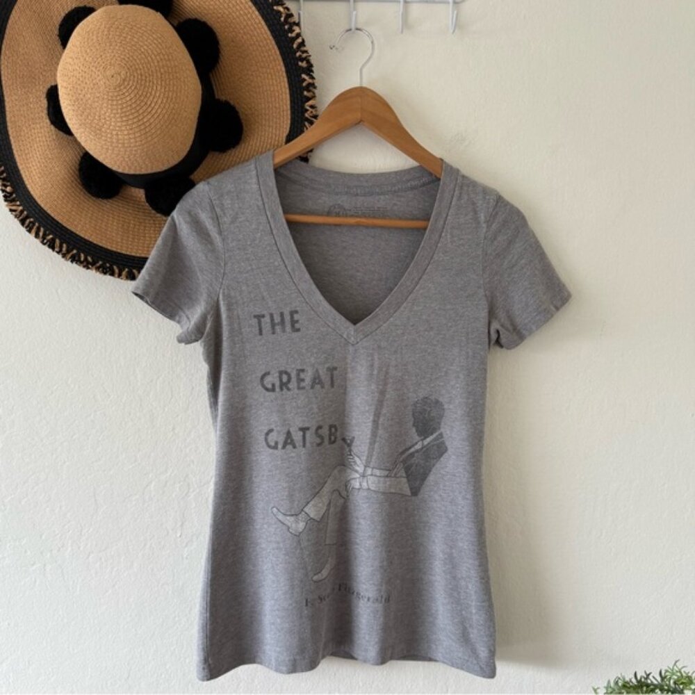 Out of Print The Great Gatsby Gray V-Neck Short Sleeve Graphic Tee